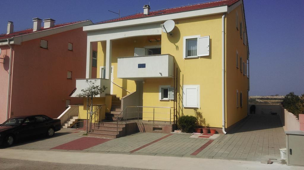 Apartments Iva Povljana Zimmer foto