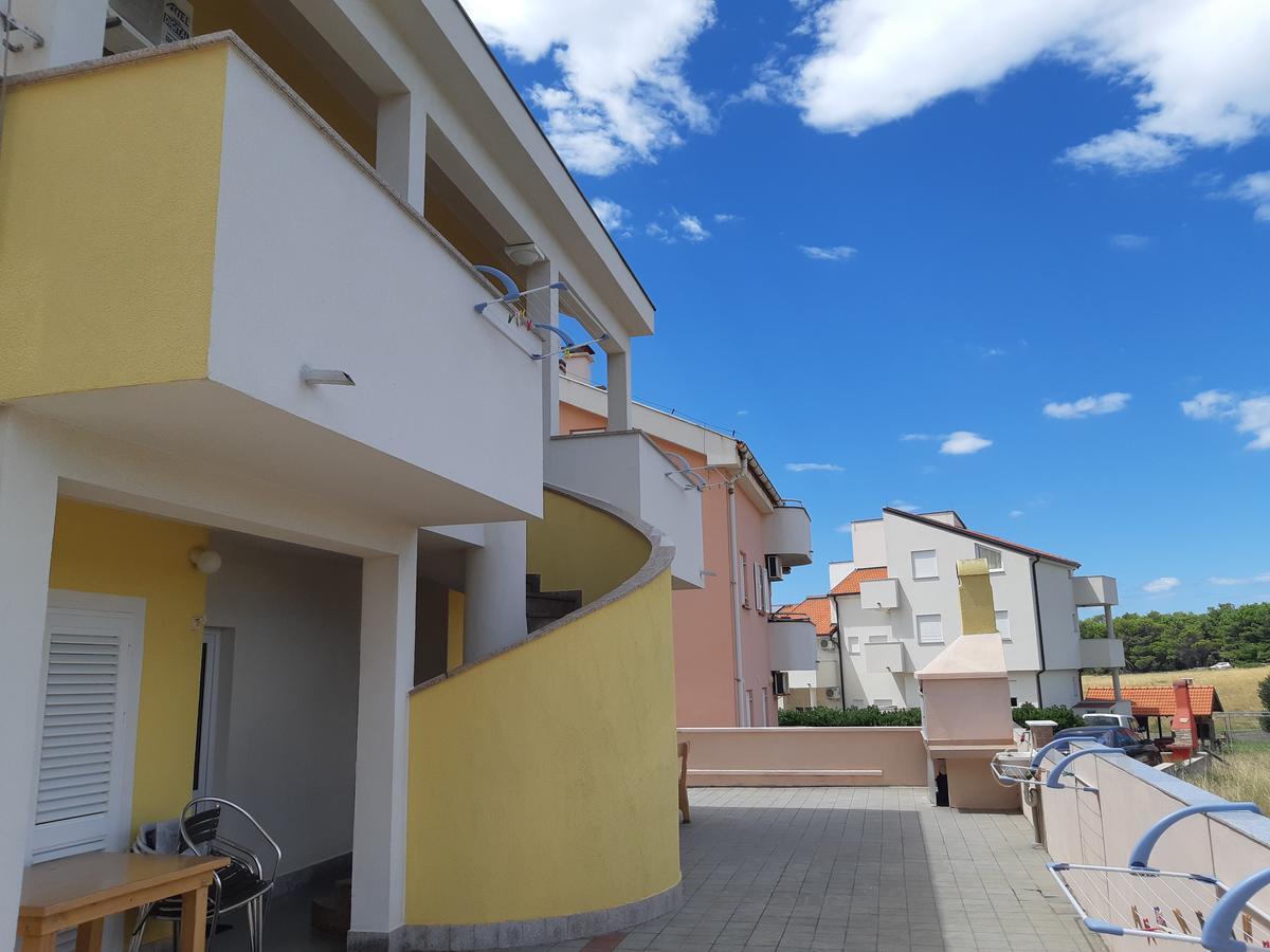 Apartments Iva Povljana Exterior foto